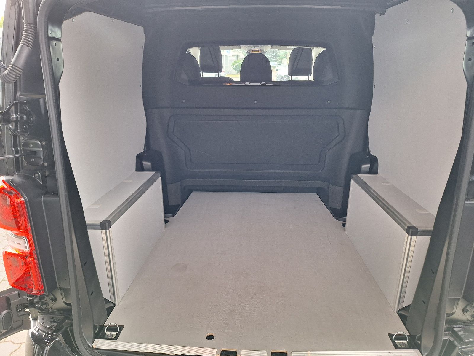 Fahrzeugabbildung Opel Vivaro Doka 5 Sitzer /Aut. Hagelschaden