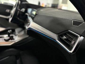 Fahrzeugabbildung BMW 330e xD M Sport Panorama Kamera HUD HiFi AHK 19"