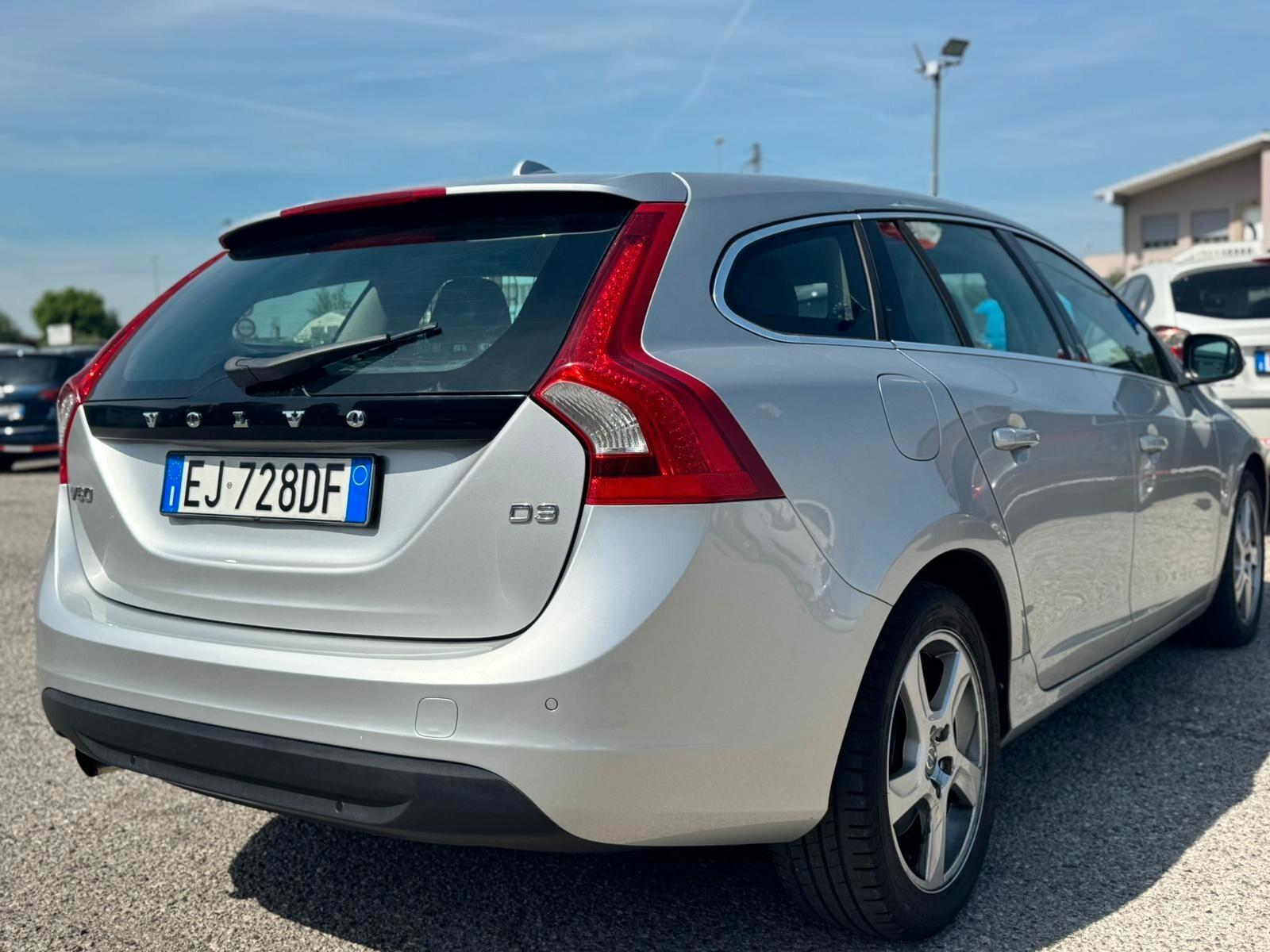 Volvo V60 2011 — photo 8