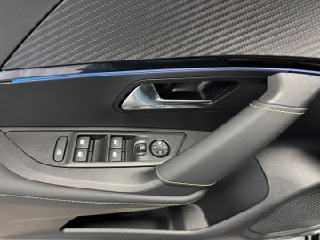 Peugeot 2008 Hybrid 145 GT Exclusive AHK 360Grad Kam.