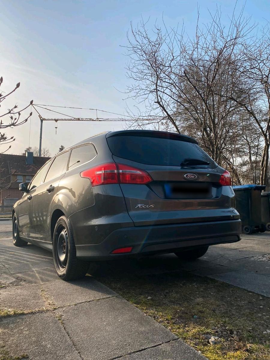 Ford Focus 2015 — rear view