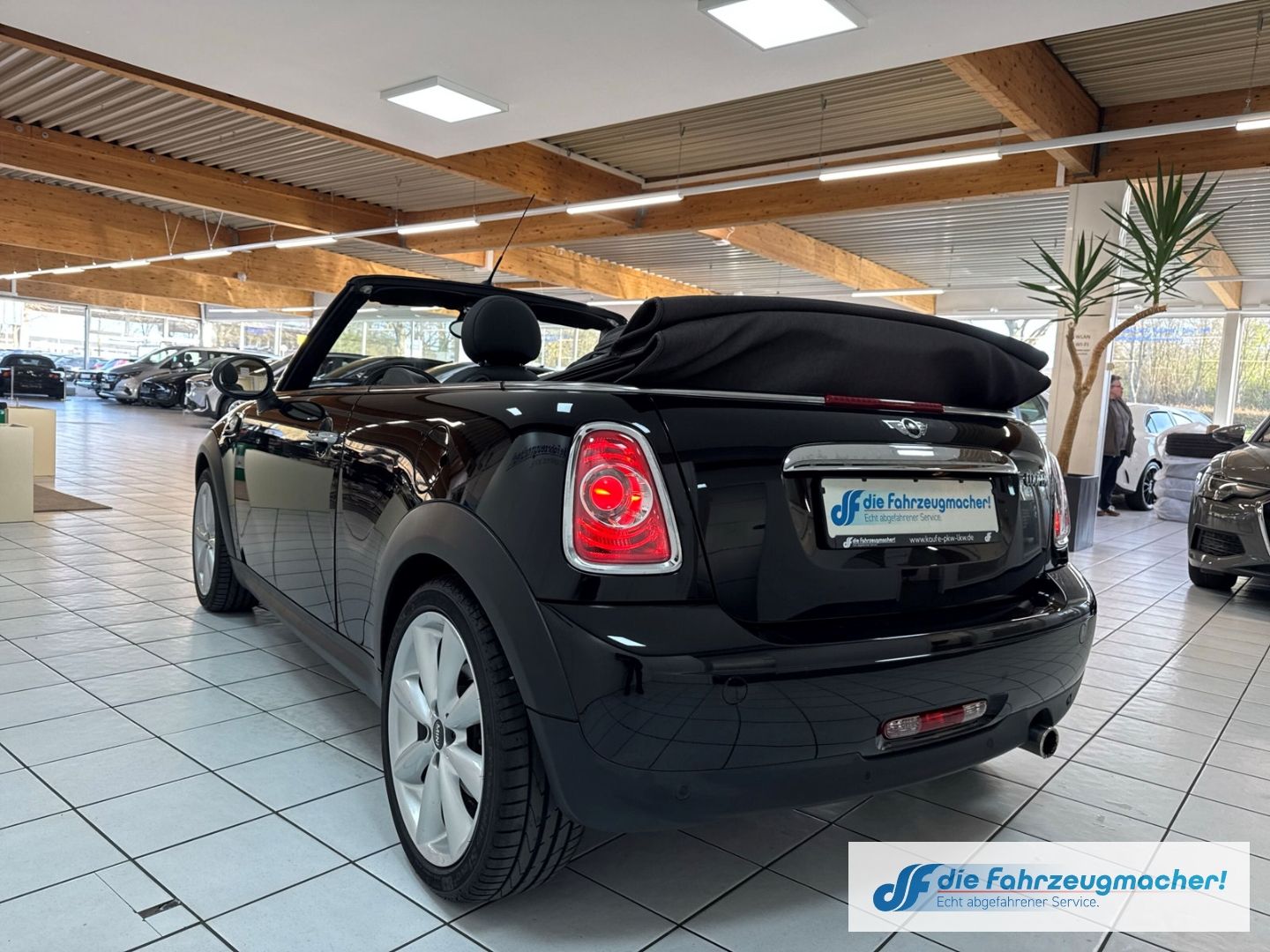 Fahrzeugabbildung MINI Cooper Cabrio Sport Navi Xenon Leder Ambiente SH
