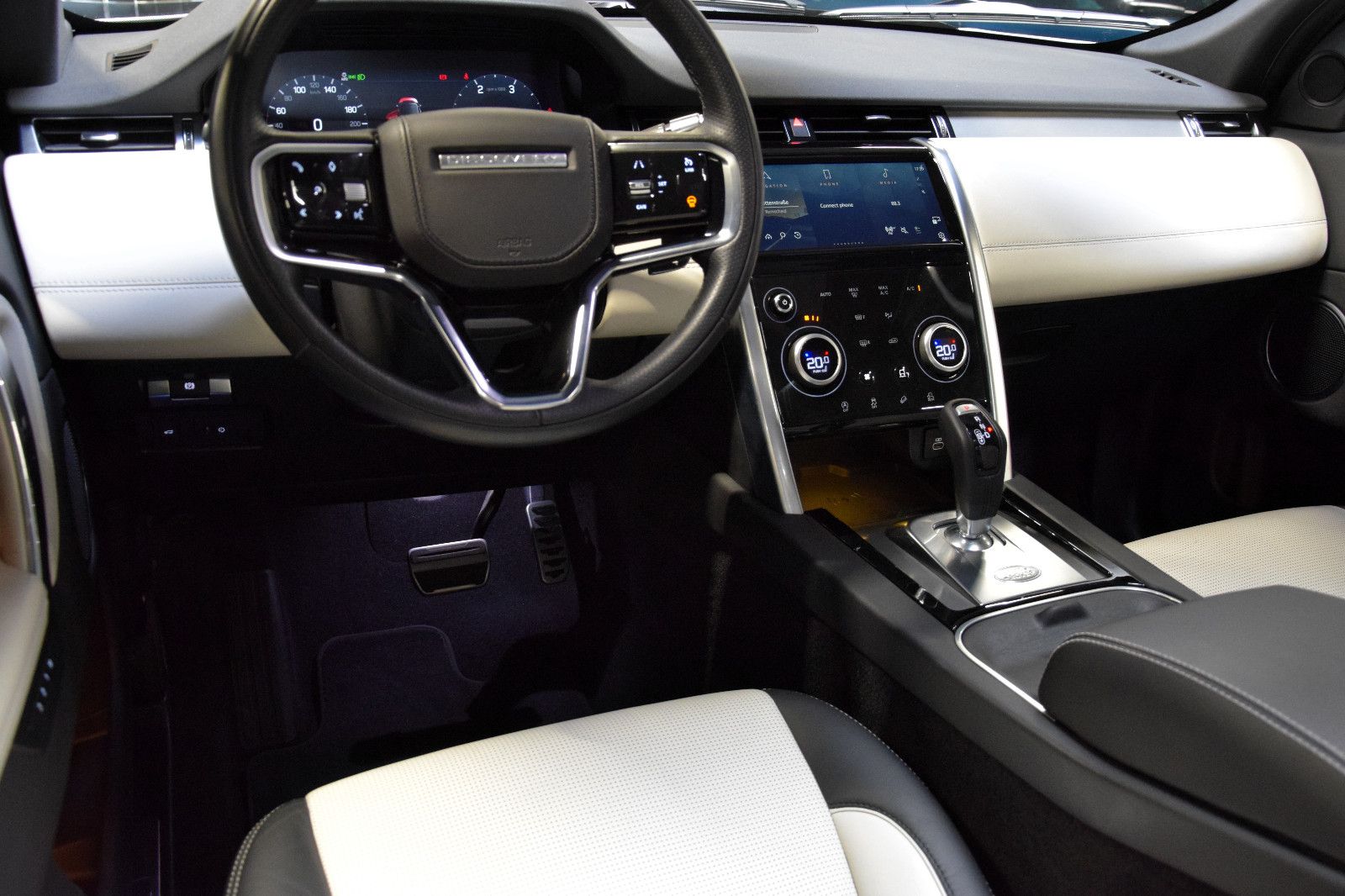 Fahrzeugabbildung Land Rover Discovery Sport R-Dynamic D 200 AWD Pano 360°AHK