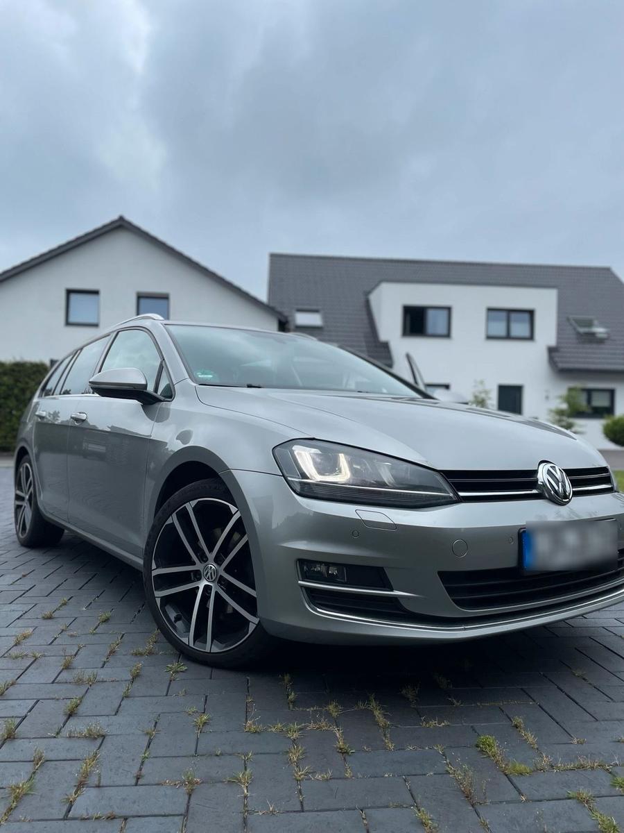 Volkswagen Golf 2013 — rear view