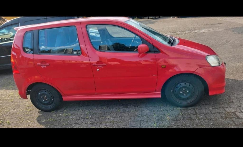 Daihatsu YRV