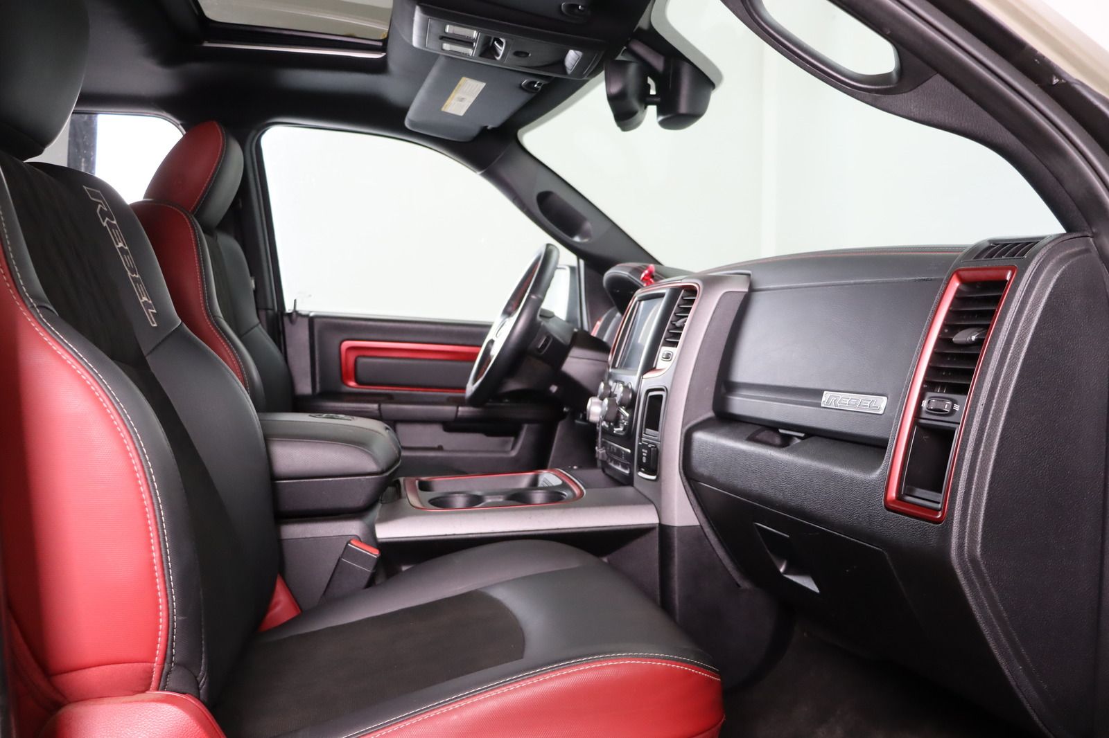 Fahrzeugabbildung Dodge Ram 1500 Rebel * Navi * el. Sitze * RFK