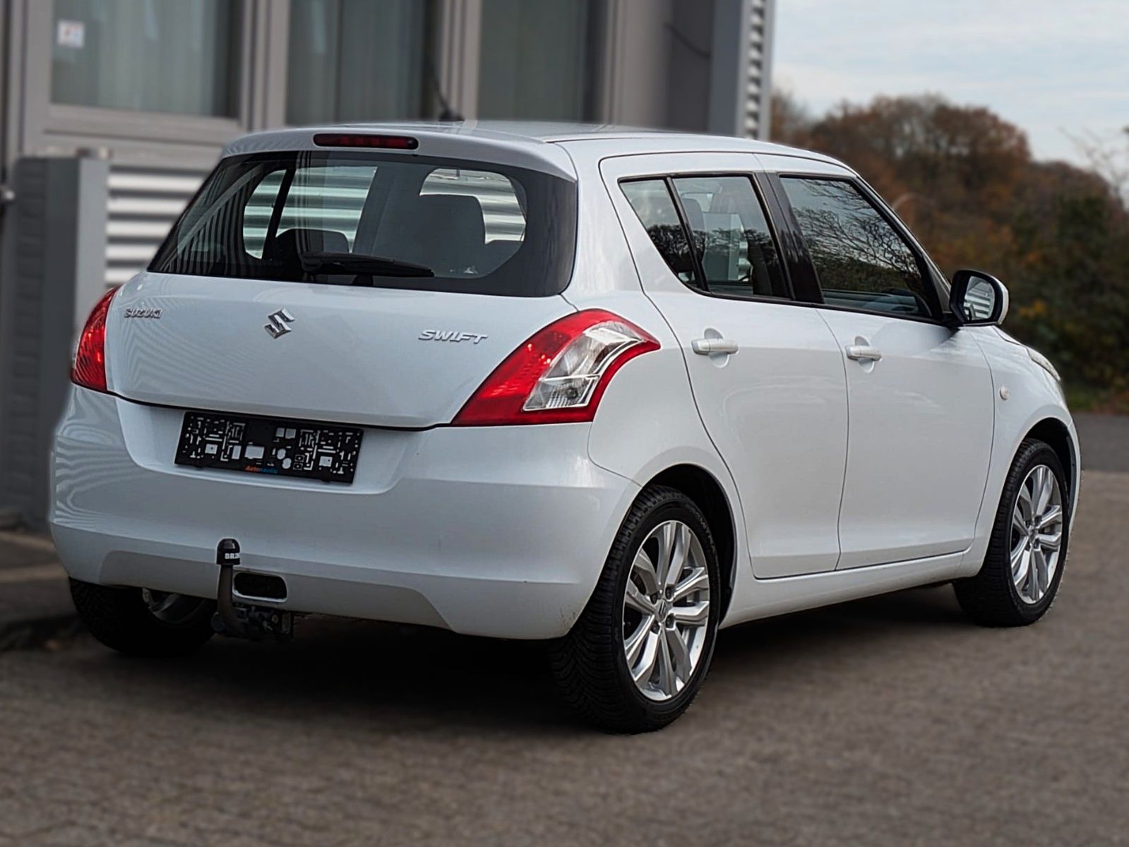 Fahrzeugabbildung Suzuki Swift 1.2 KLIMA TEMPOMAT ALLWETTER AHK ALU