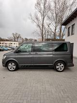 Volkswagen T6 Multivan - Volkswagen T6 Multivan mit Diesel-Antrieb: Grau, Beheizbare Frontscheibe