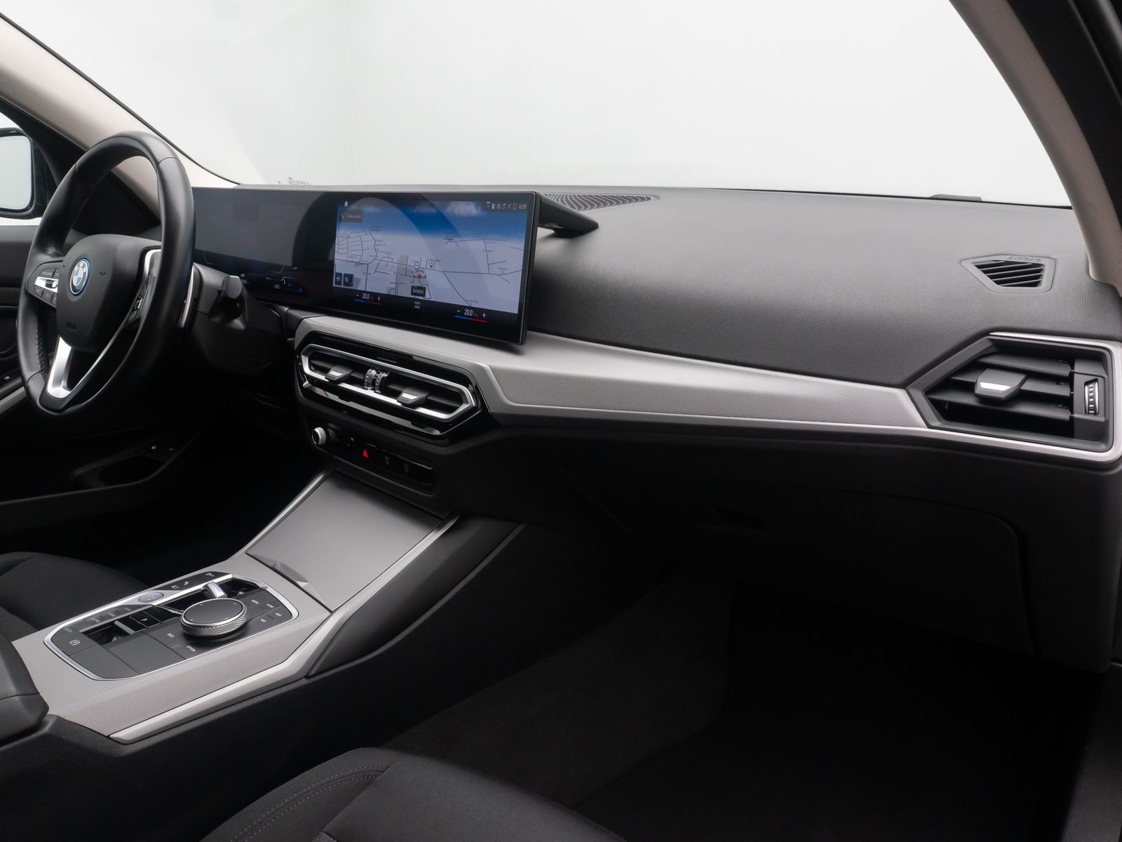 Fahrzeugabbildung BMW 320e Widscreen DAB Cockpit+ PDC GeschwindigReg
