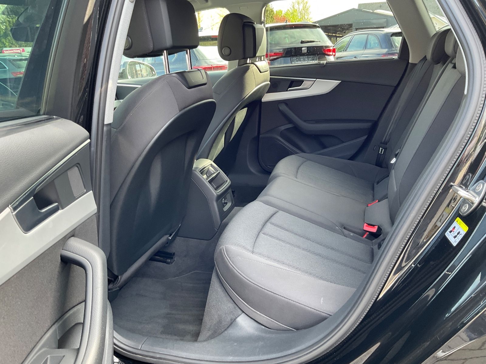 Fahrzeugabbildung Audi A4 35 TDI S tronic Avant,Kamera,Navi,AHK,LED,