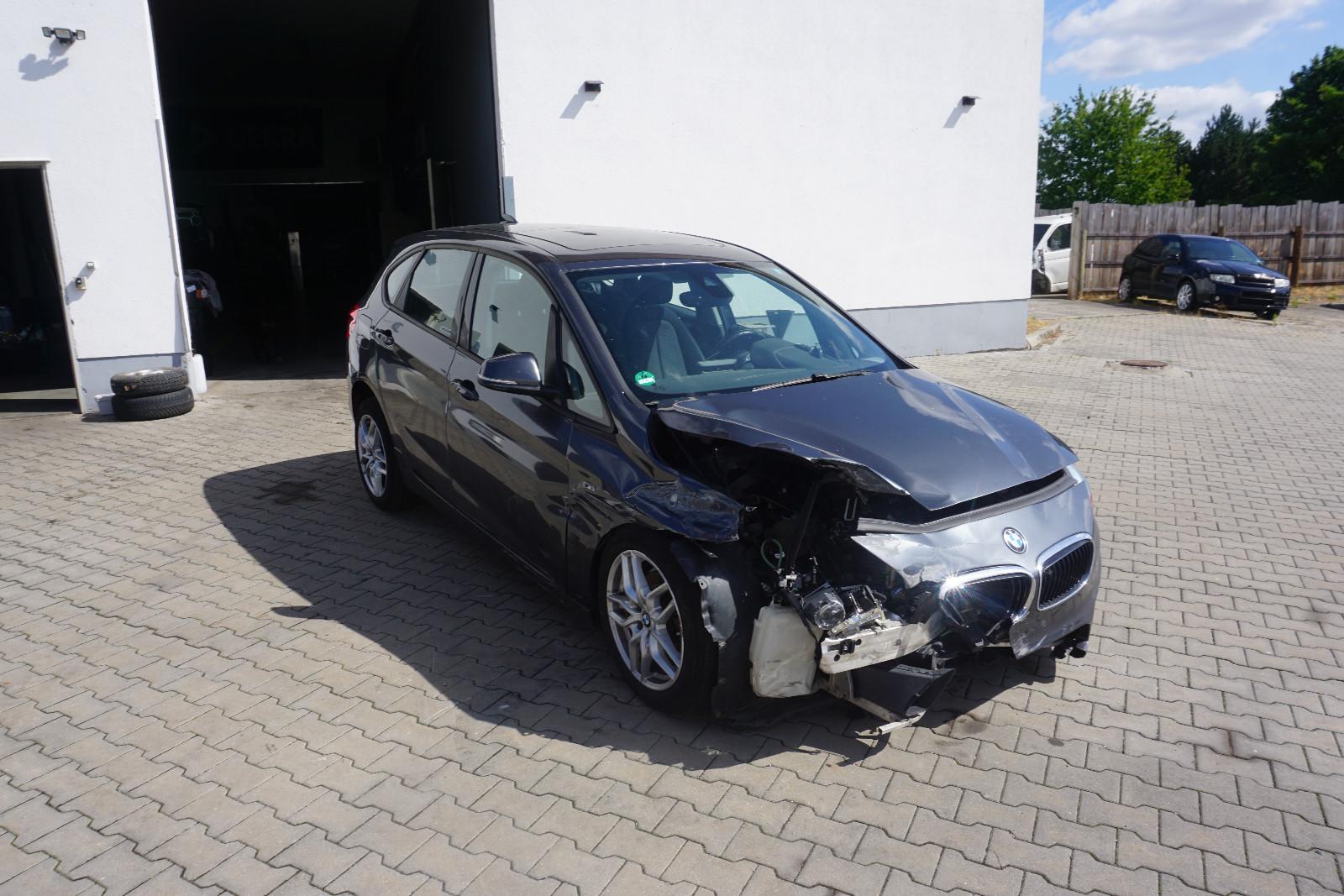 BMW 218 D 2 Active Tourer Motor läuft Airbags ok