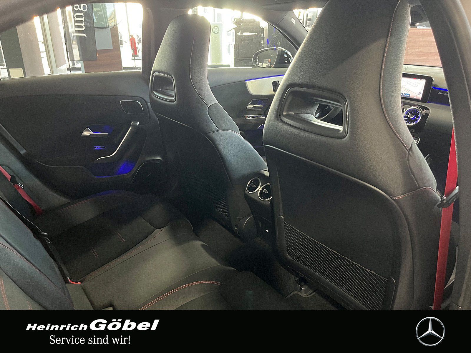 Fahrzeugabbildung Mercedes-Benz A 45 S 4M PANO+HUD+BURMESTER+NIGHT+360°+VMAX-270
