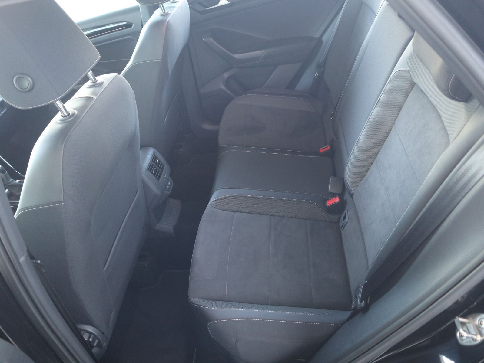 Volkswagen T-Roc - Bild 12