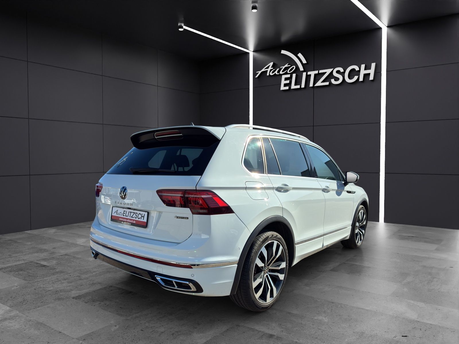 Fahrzeugabbildung Volkswagen Tiguan TDI R-Line DSG 4M Matrix Navi AID ACC RFK