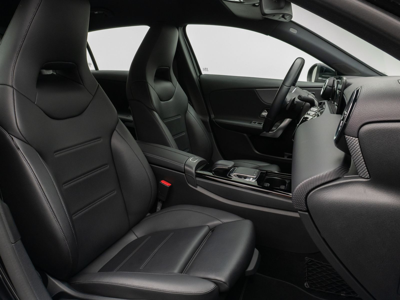 Fahrzeugabbildung Mercedes-Benz A 200 Navi PDC LED Sitzhzg Tempomat Sport 8fach