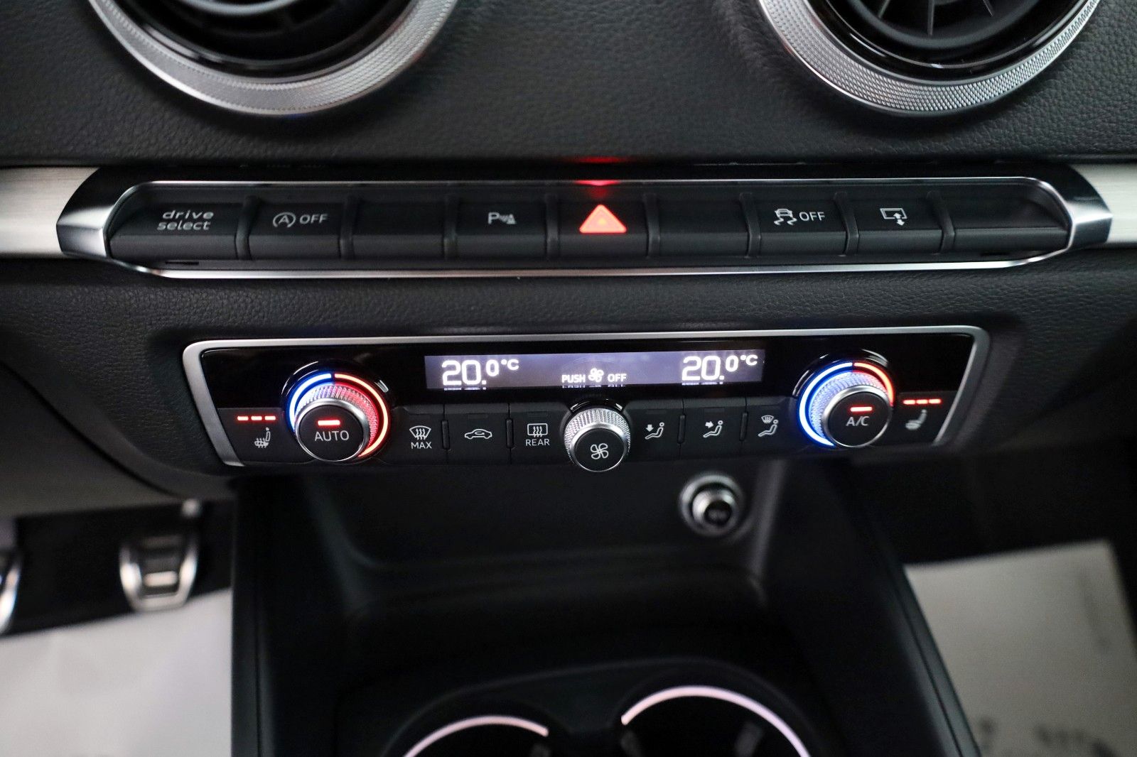 Fahrzeugabbildung Audi A3 S Line T.Leder,Navi,Xenon,ACC,SH,PDC,SR+WR