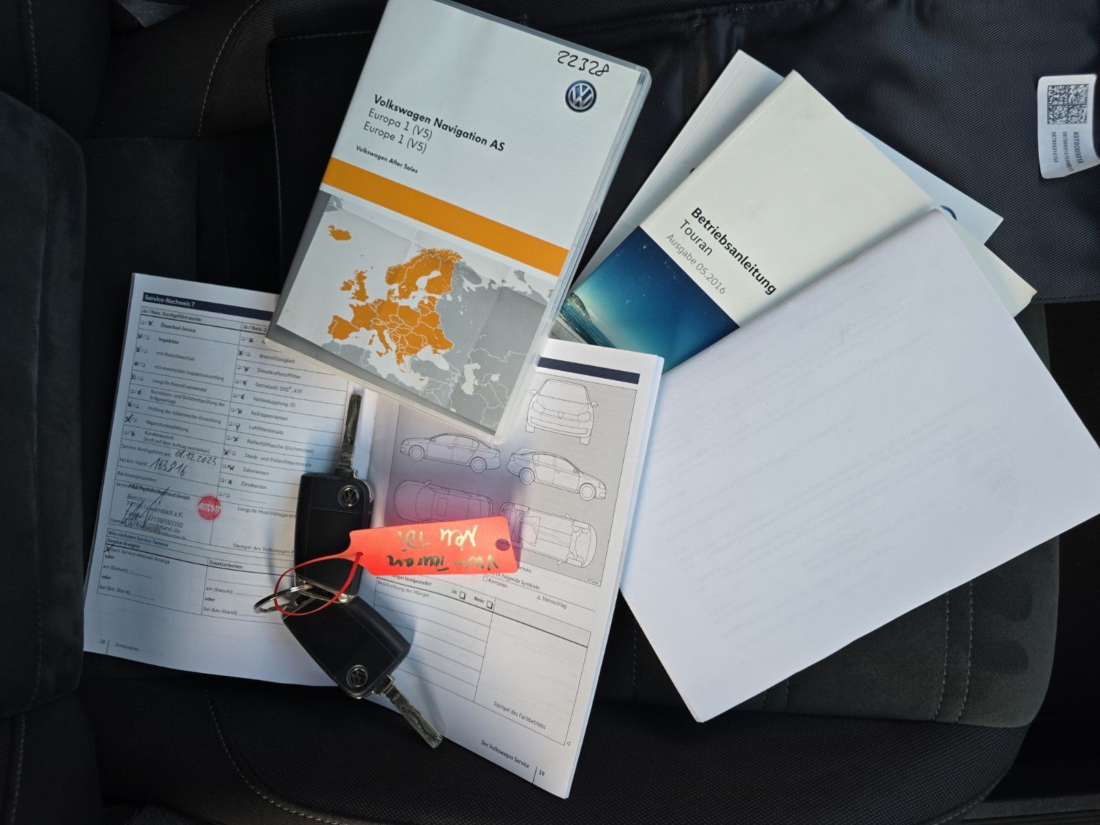 Fahrzeugabbildung Volkswagen Touran Highline+NAVI+LEDER+LED+AHK+TEMPOMAT+DSG