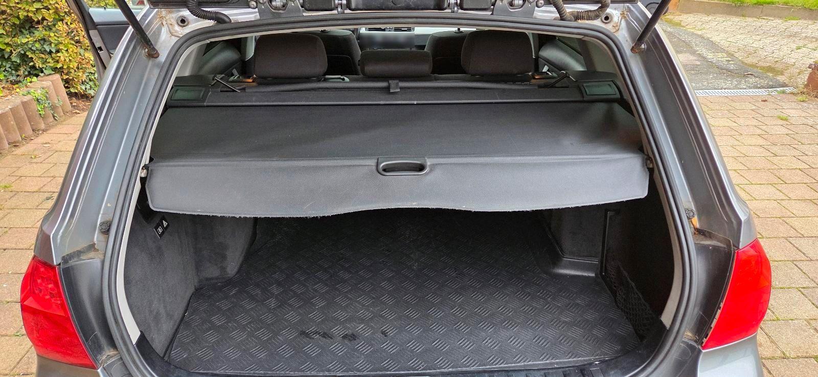 BMW 320 2009 — photo 11