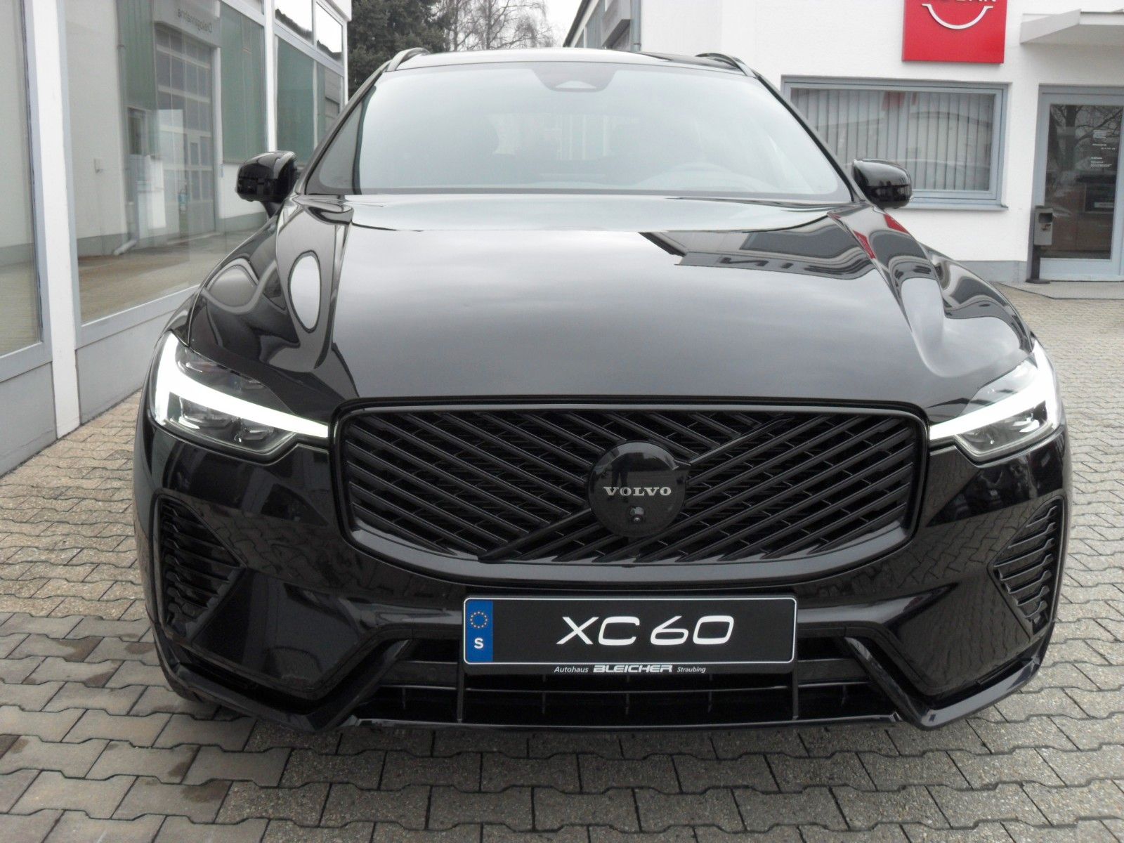 Fahrzeugabbildung Volvo XC 60 B5 Plus Black Edition AWD