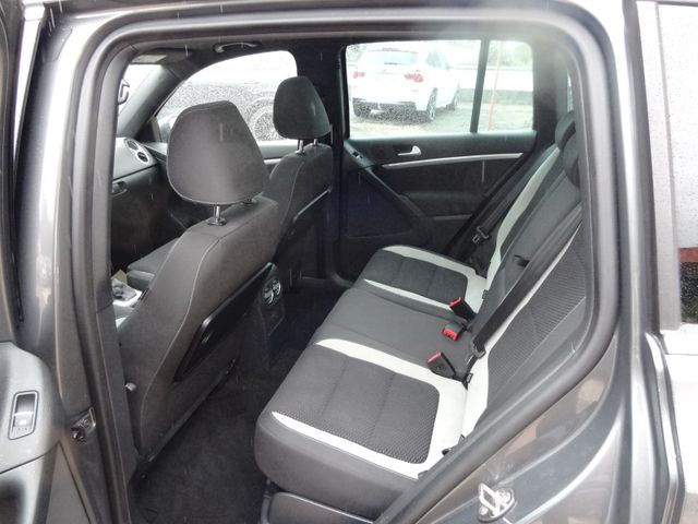 Fahrzeugabbildung Volkswagen Tiguan R-LINE/4Motion/1.Hd/Pano/AHK/Navi/SitzH/