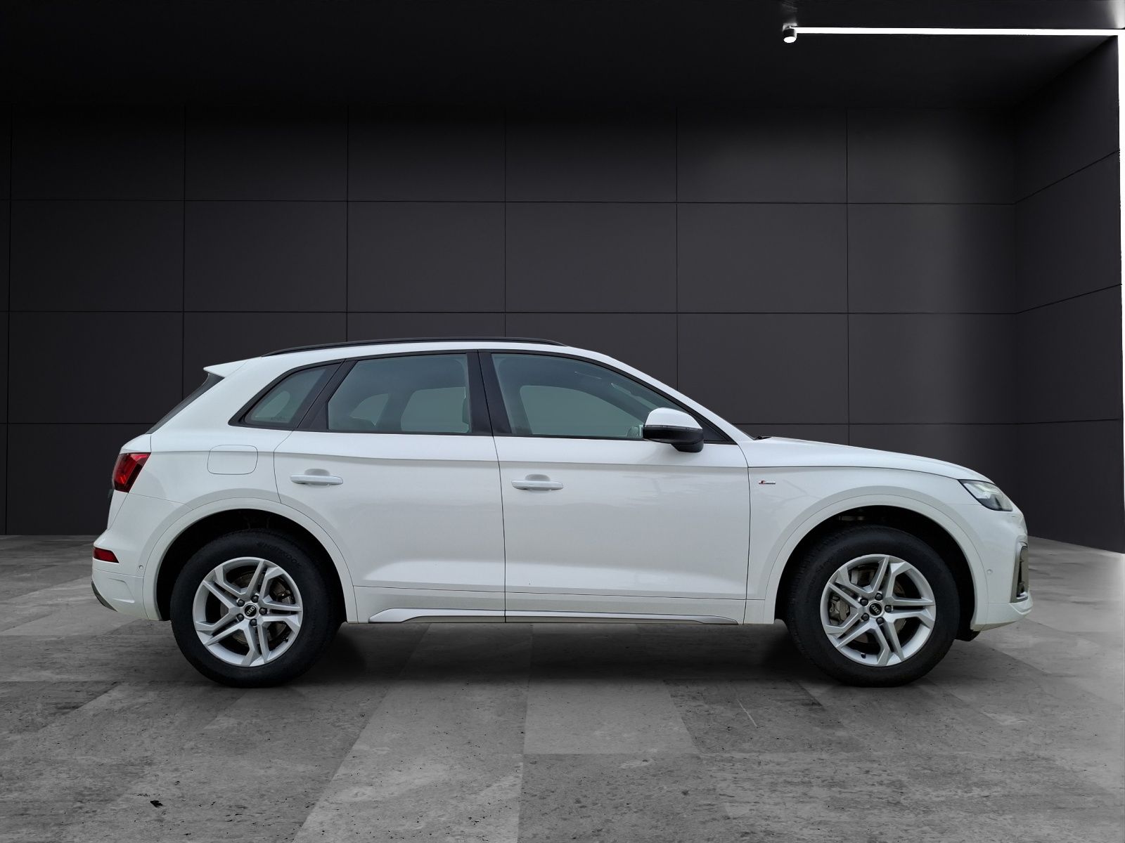 Fahrzeugabbildung Audi Q5 40 TDI quattro S-line S-tronic STH Matrix AHK
