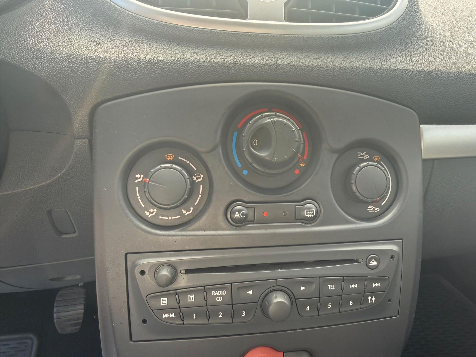 Renault Clio 2012 — photo 12