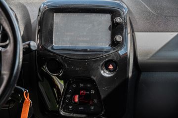 Fahrzeugabbildung Citroën C1 Airscape Shine |KLIMAAUTOM|FALTDACH|NAVI|