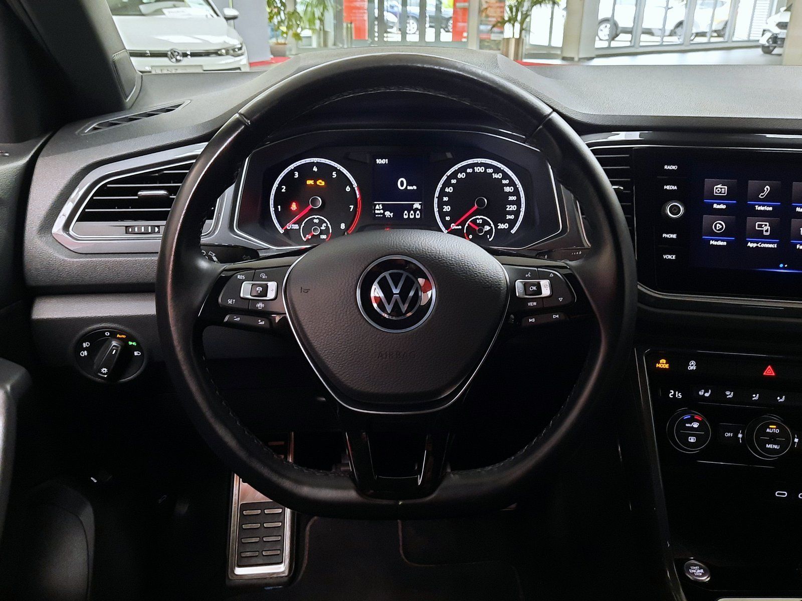 Fahrzeugabbildung Volkswagen T-Roc Sport TSI *Panodach*Navi*Cam*LED*ACC*App*