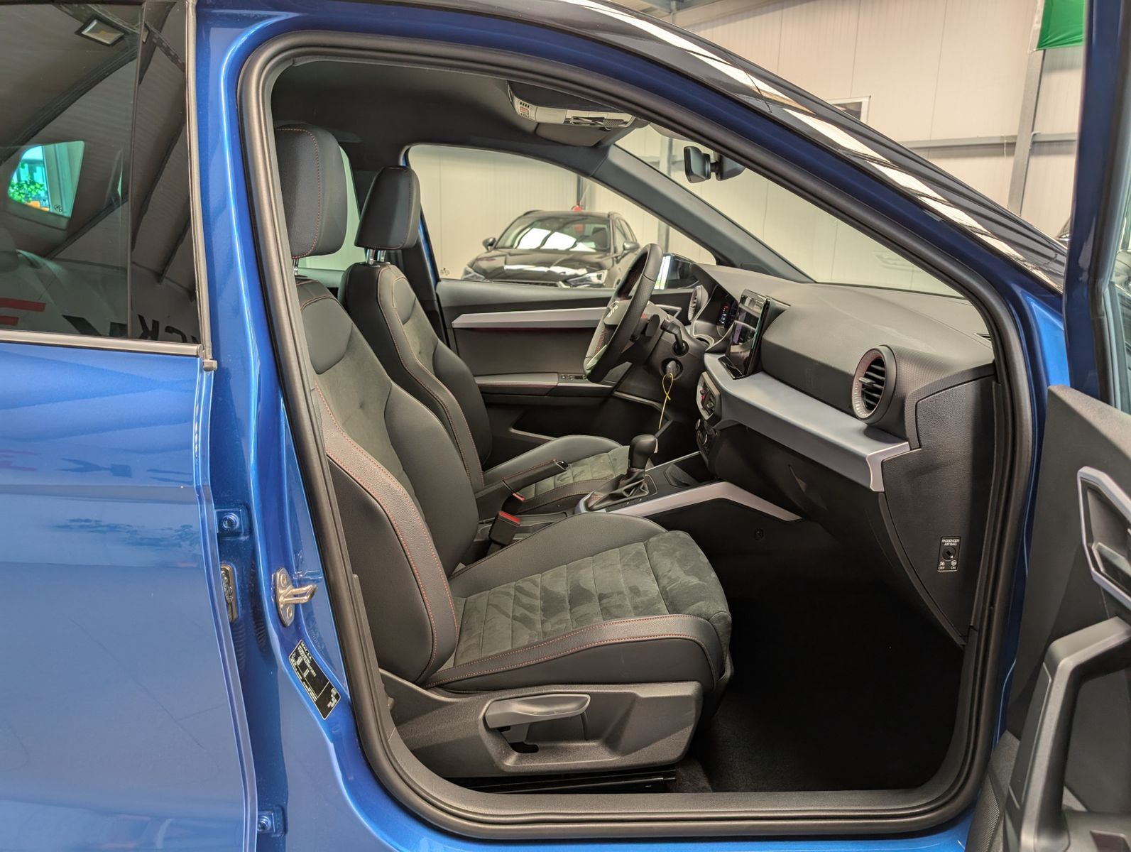 Fahrzeugabbildung SEAT Arona 1.0 TSI FR DSG LED Dinamica ACC AHK Kamera