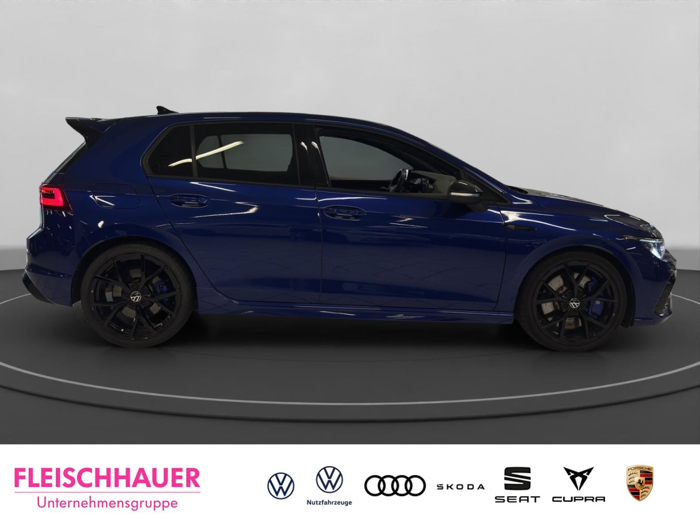 Volkswagen Golf VIII R 2.0 TSI 4M Matrix Navi Pano 270km h foto 9