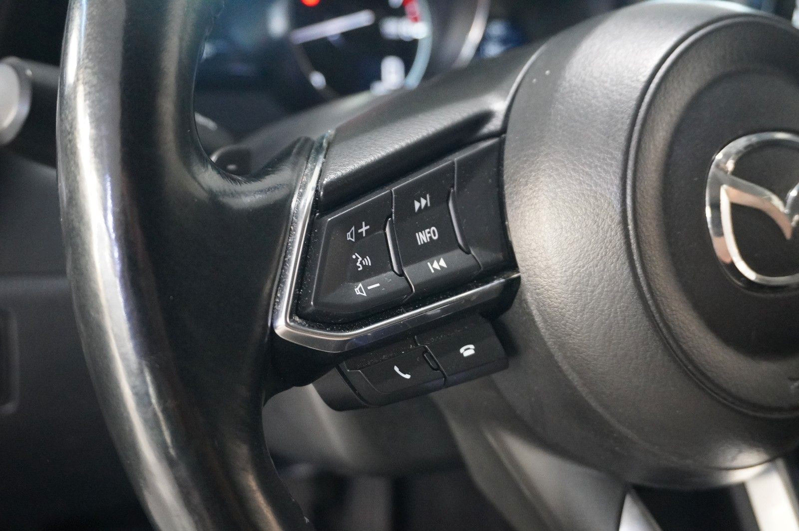 Fahrzeugabbildung Mazda 3 Lim. 2.0 OPTIMUM NAVI/LED/KAMERA/TEMP./HUD/AHK