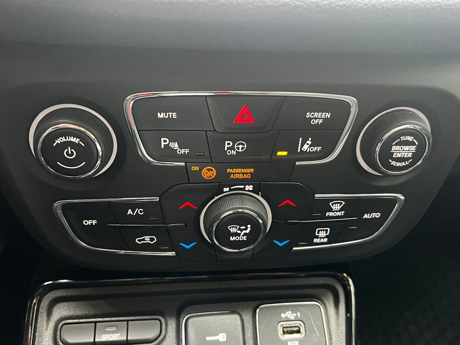 Fahrzeugabbildung Jeep Compass 1.3 T-GDI I4 LIMITED DCT 150 PS