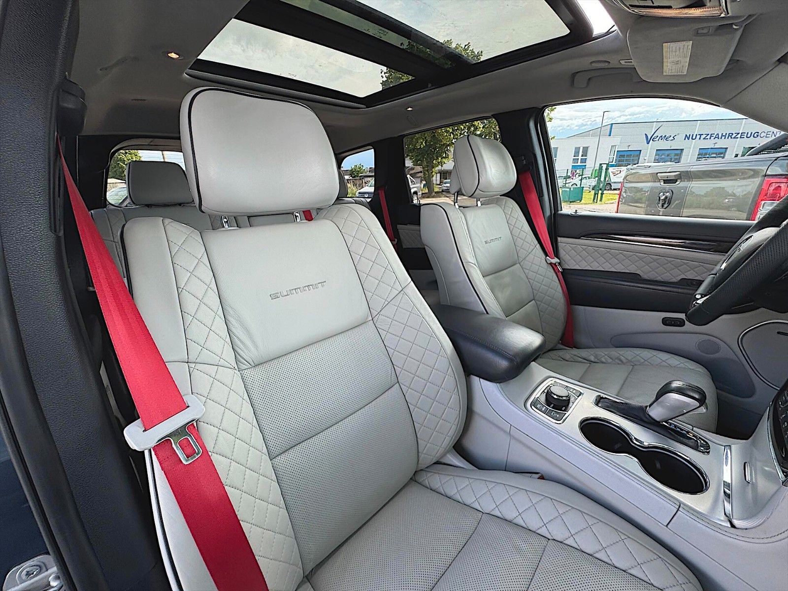 Fahrzeugabbildung Jeep Grand Cherokee 5.7 SRT Package SUMMIT LPG  *ACC*
