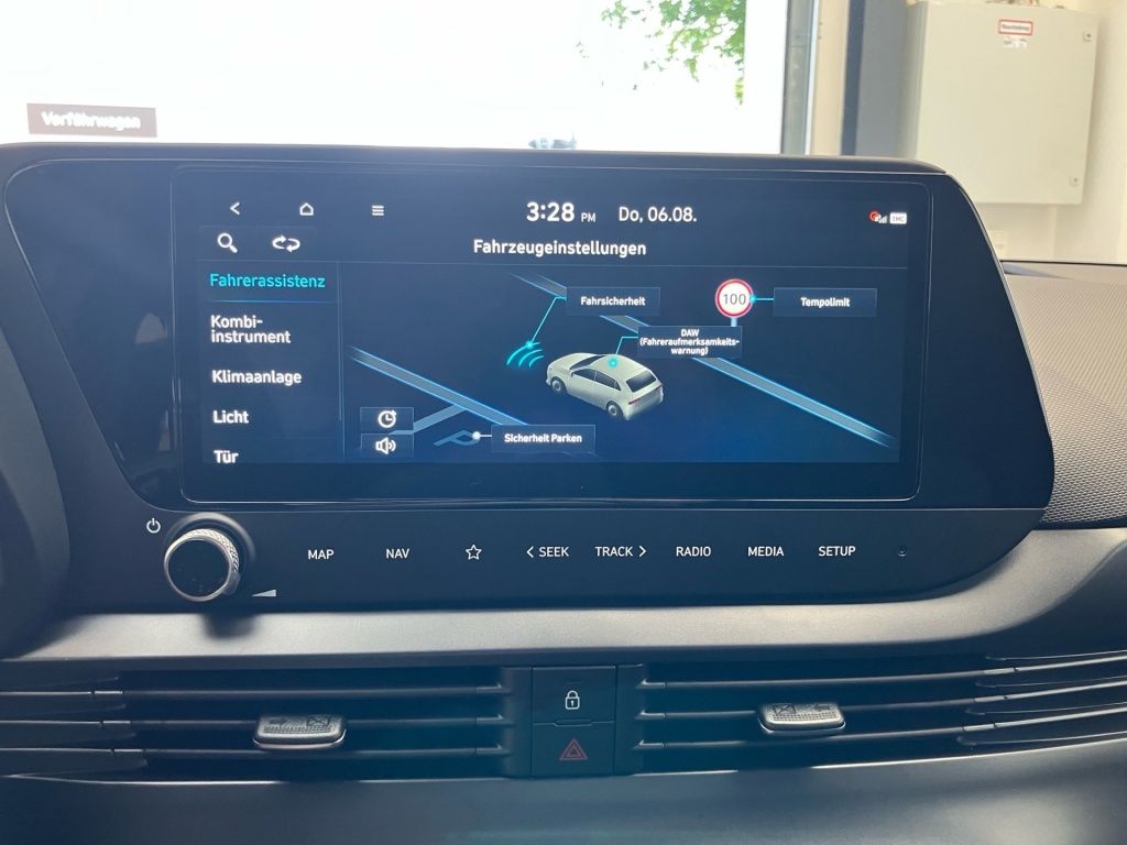 Fahrzeugabbildung Hyundai BAYON 1.0 T-GDI 6-MT Blackline Fernlichtass. LED