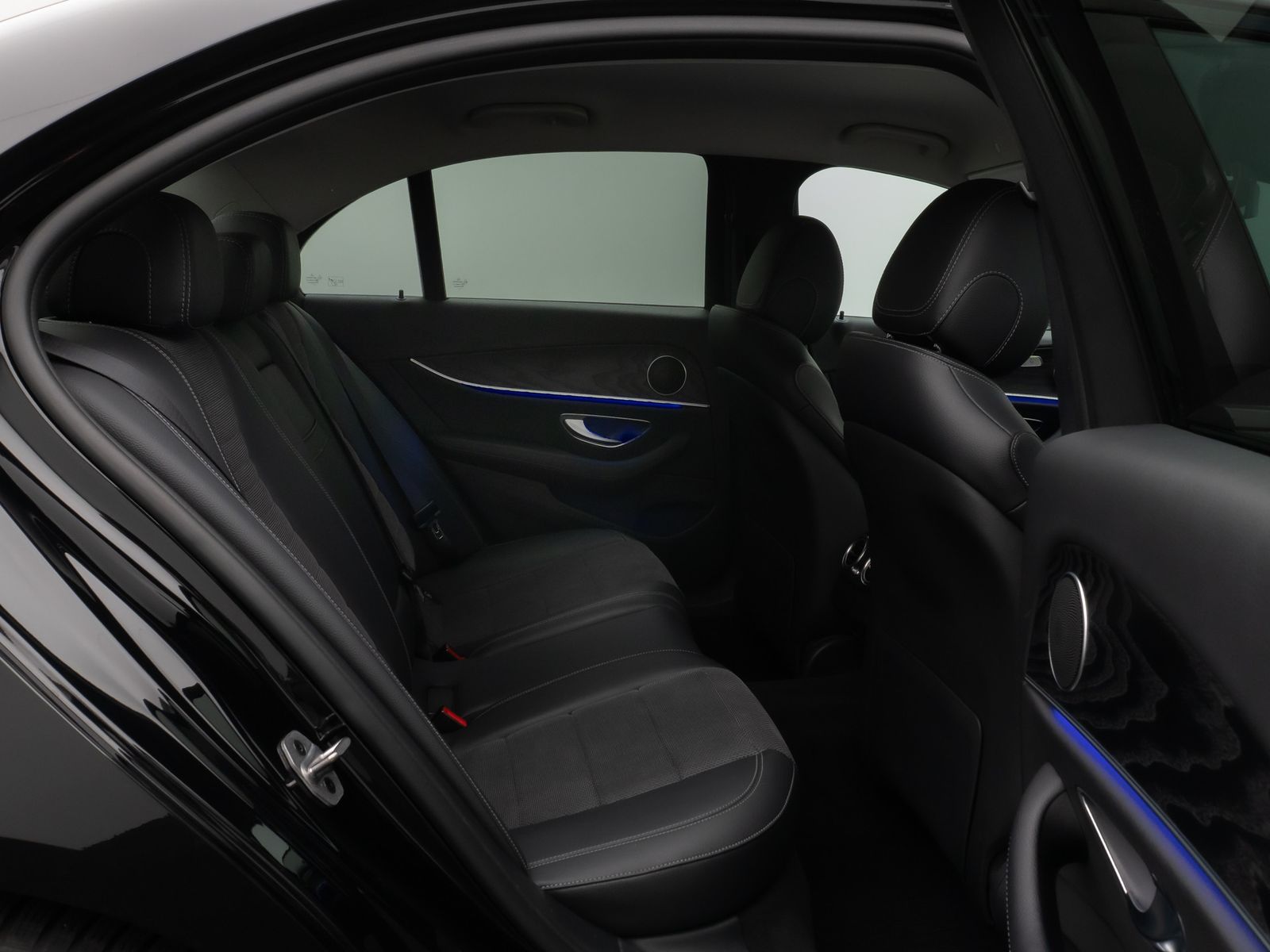 Fahrzeugabbildung Mercedes-Benz E 220 d Avantgarde. 9G-Tronic Kamera Navi Sport