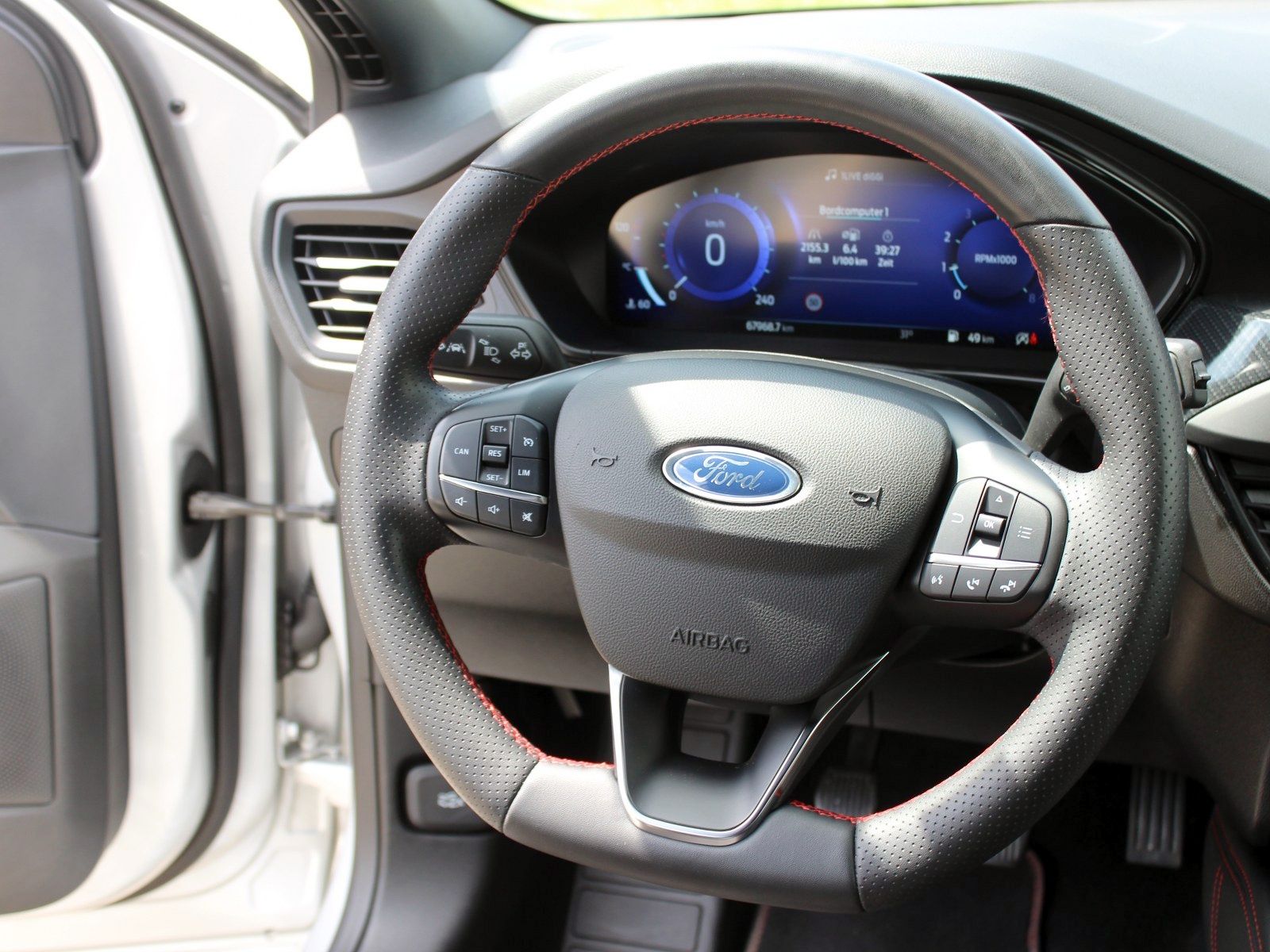 Fahrzeugabbildung Ford Focus ST-Line X 1,0 EcoBoost Mild Hybrid