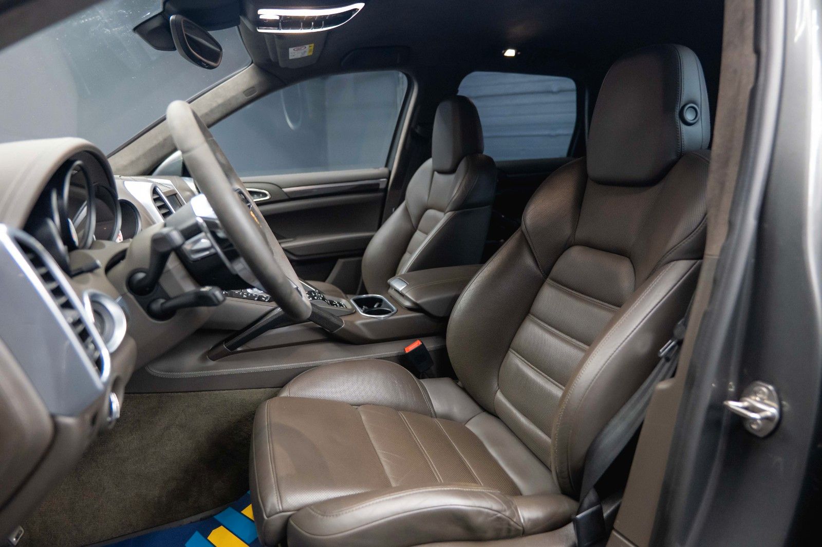 Fahrzeugabbildung Porsche Cayenne S Sport-Design Paket Carbon KERAMIK *LED