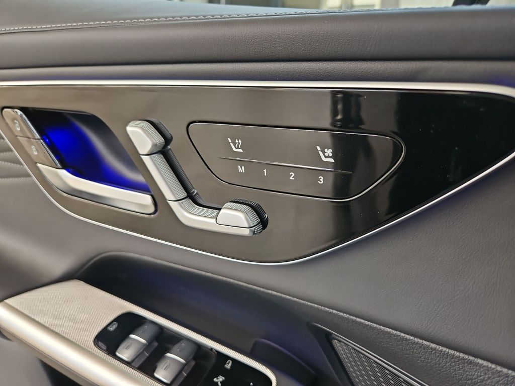 Fahrzeugabbildung Mercedes-Benz GLC 200 4M +AMG+NIGHT+MULTI+SITZKLIMA+HEAD-UP+