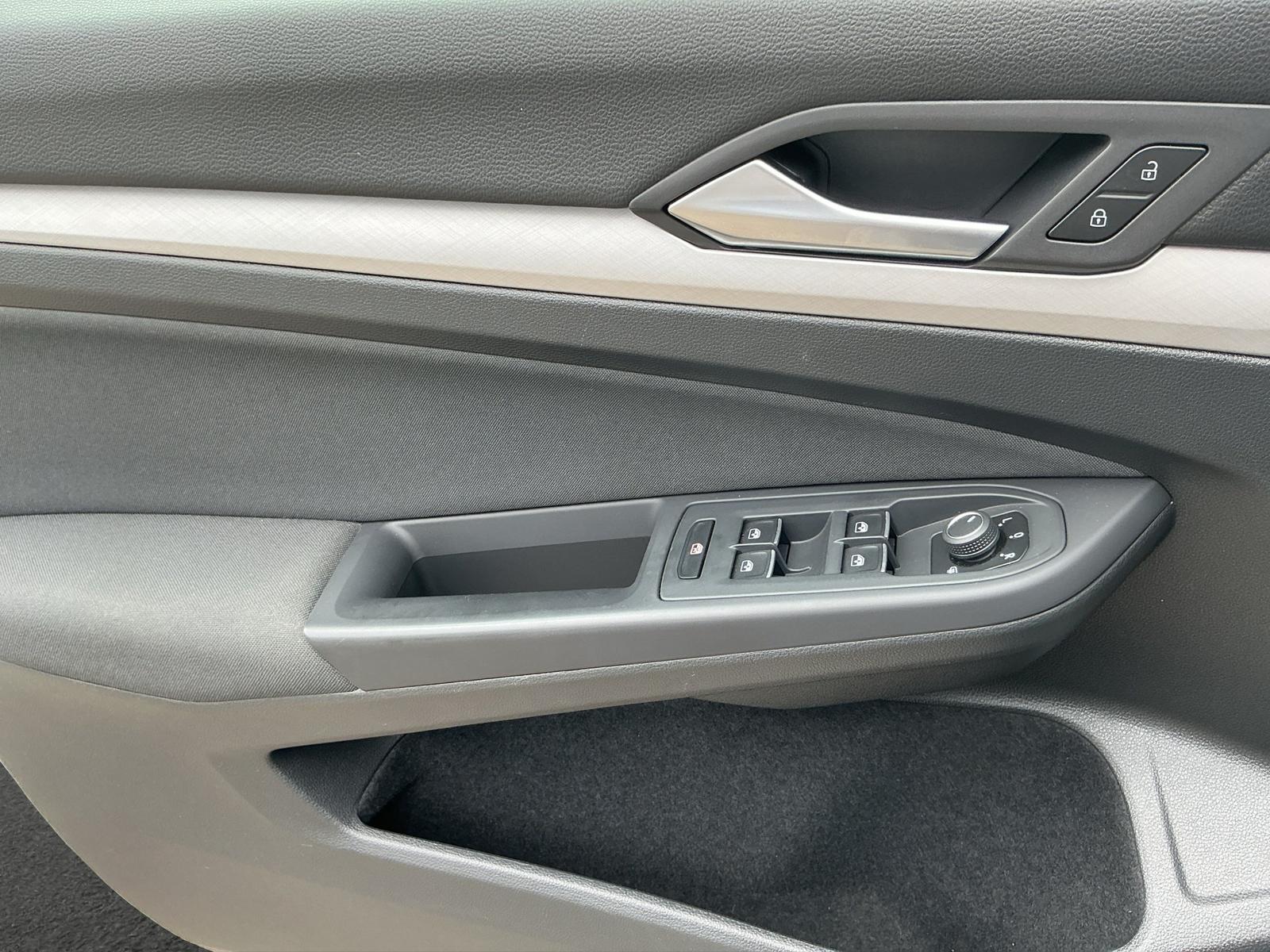 Volkswagen Golf VIII 1.0 eTSI Life OPF, миниатюра 17