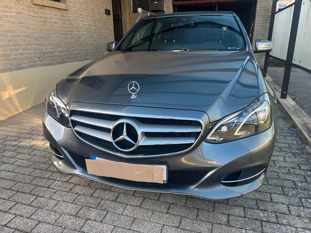 Image of Mercedes-Benz E 220