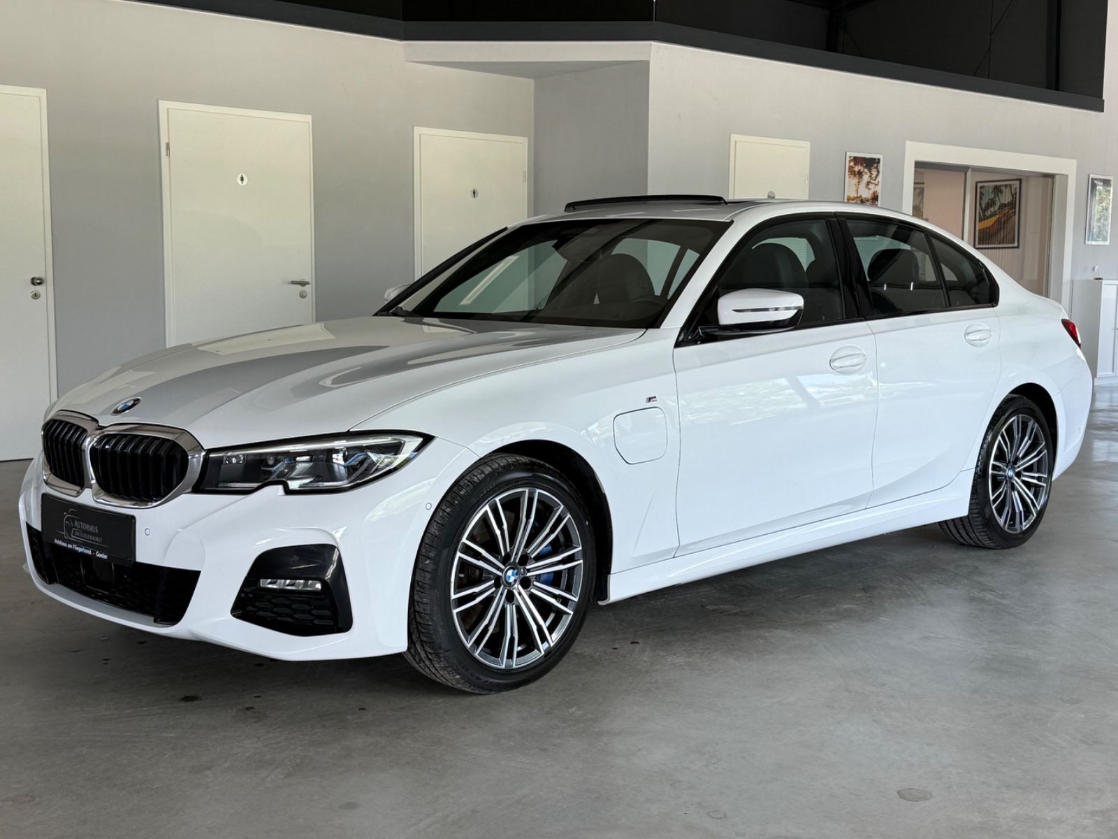 BMW 330 e M Sport Laser/HUD/Pano/Kam/SHZ/Memory
