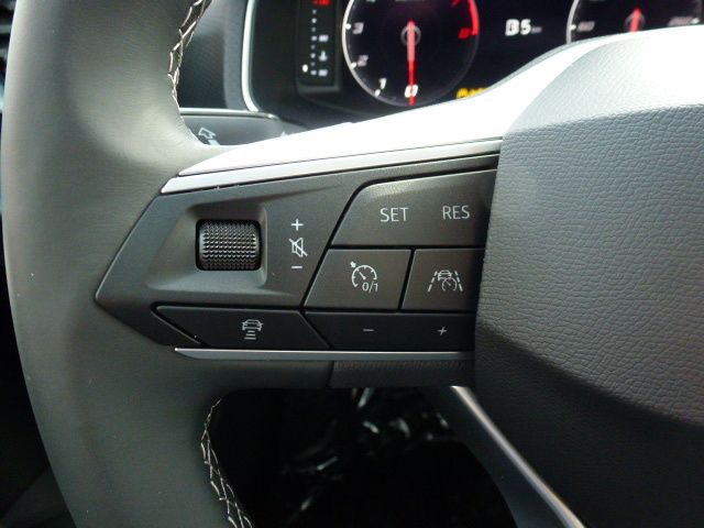 Fahrzeugabbildung SEAT Arona Xperience 1.0 TSI + SHZ + NAVI + LED