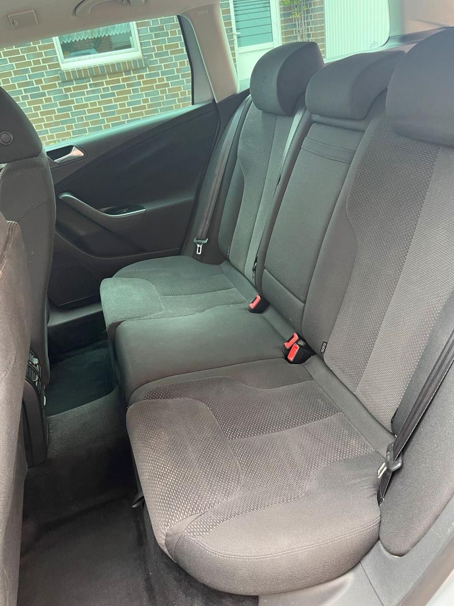 Volkswagen Passat 2009 — photo 12