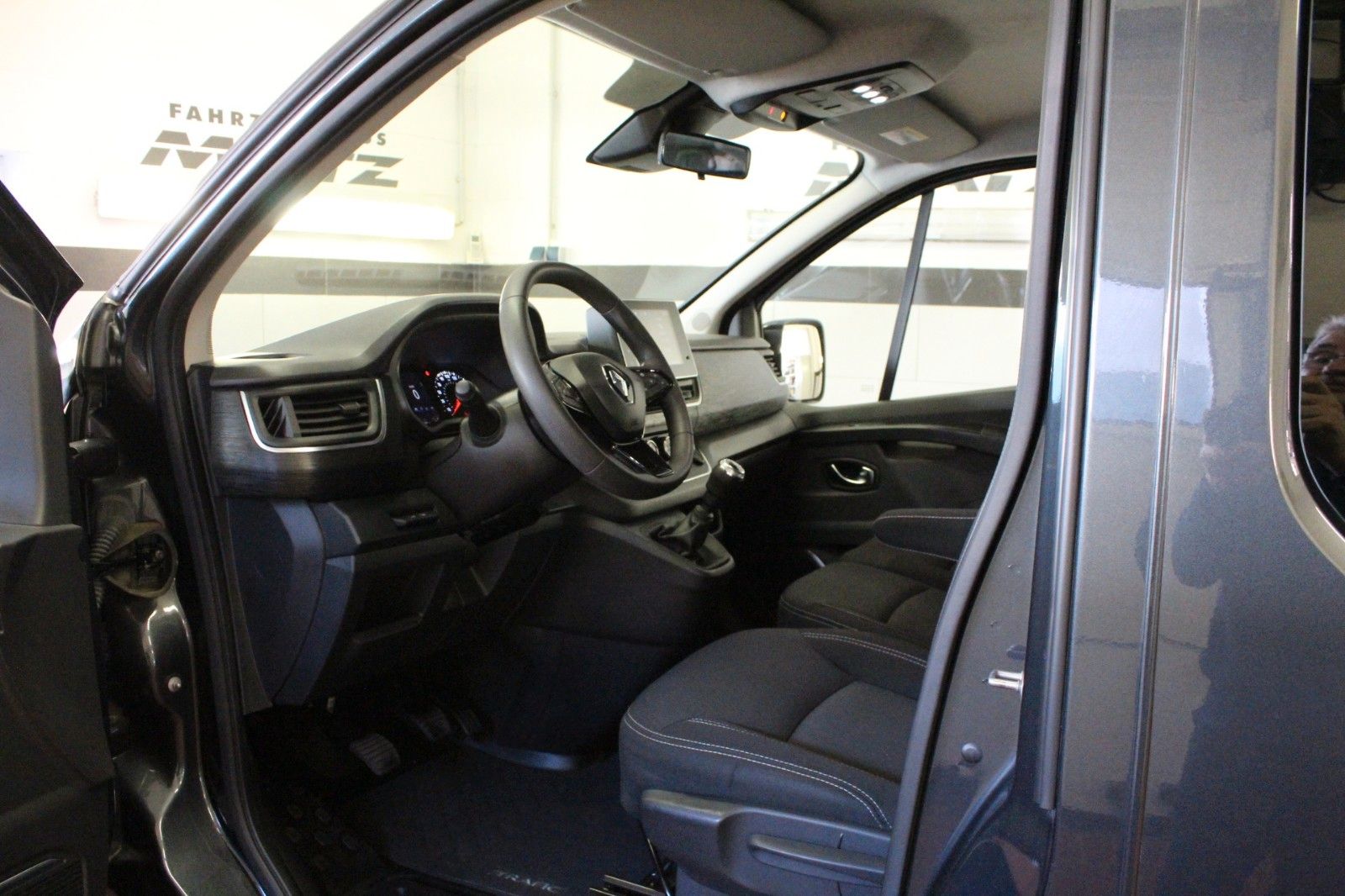 Fahrzeugabbildung Renault Trafic Grand L2 dCi 110 Blue*9-Sitzer*