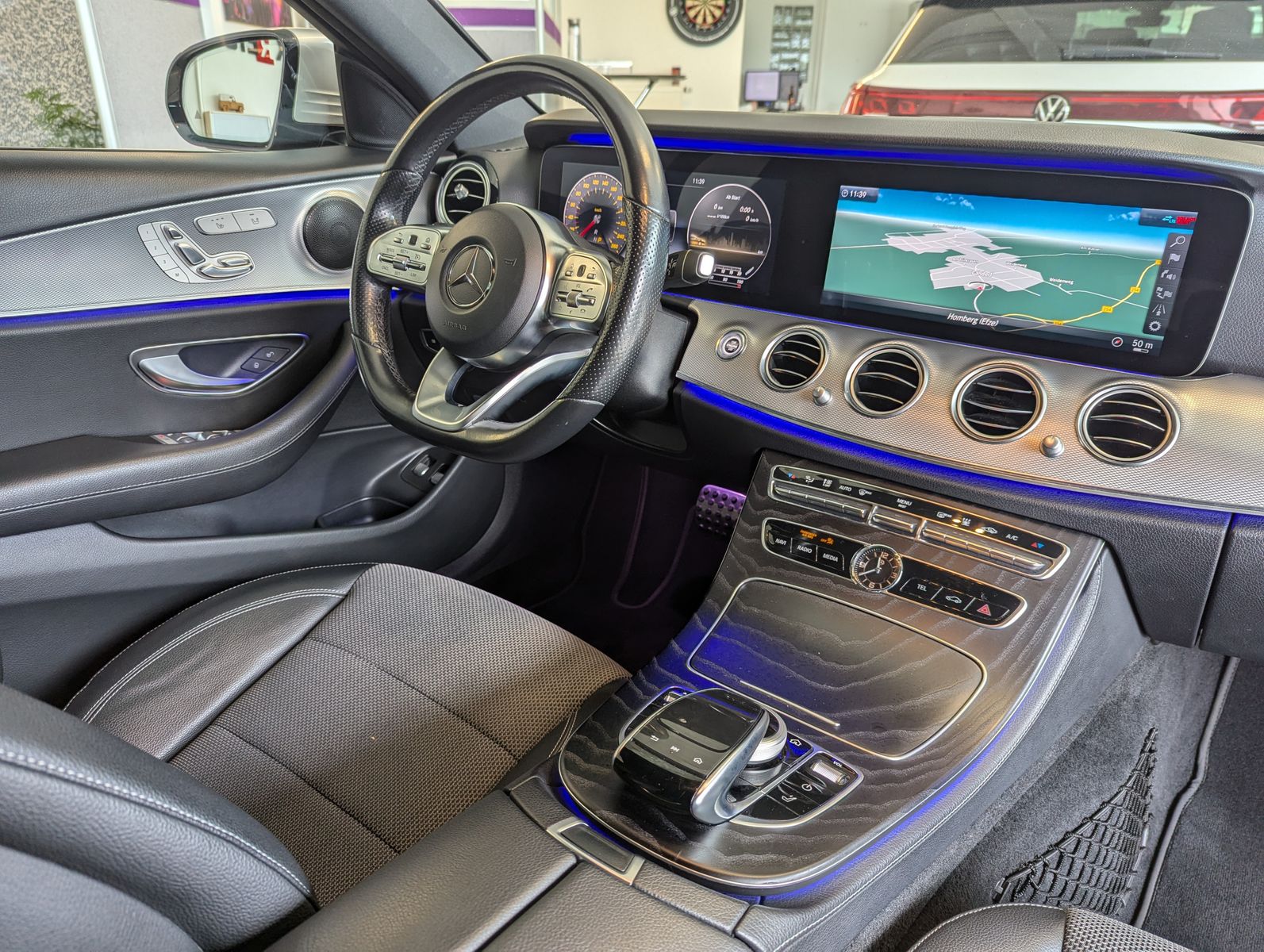 MERCEDES-BENZ E 220 d AMG StHz. Multibeam 360° Memory AHK 19" - Image 11
