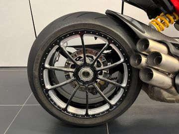 Ducati Diavel V4 viel Zubehör