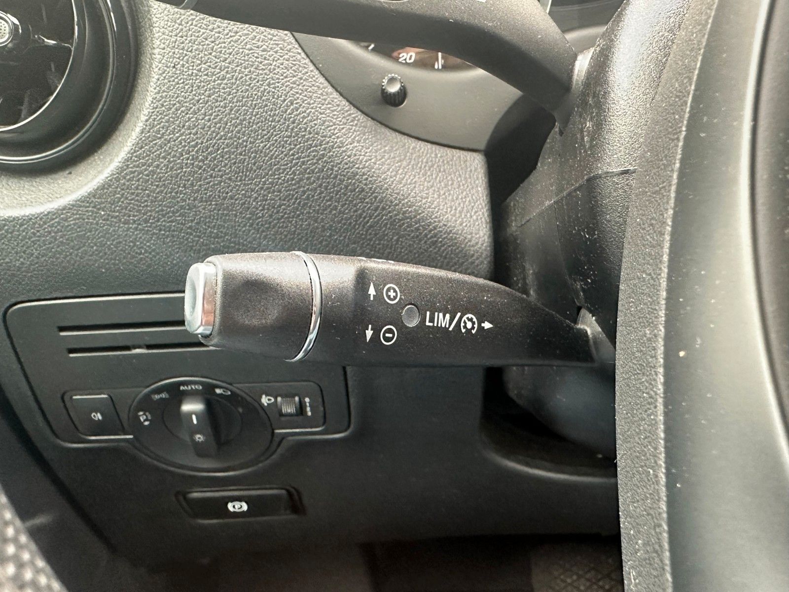 Fahrzeugabbildung Mercedes-Benz Vito 119 CDI Tourer 3200 Klima AHK Tempomat