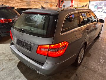 Mercedes E 200 - 4
