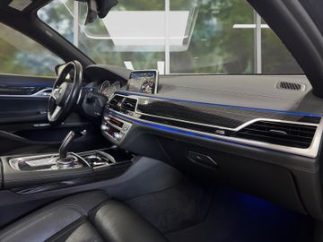 BMW 750 - 10