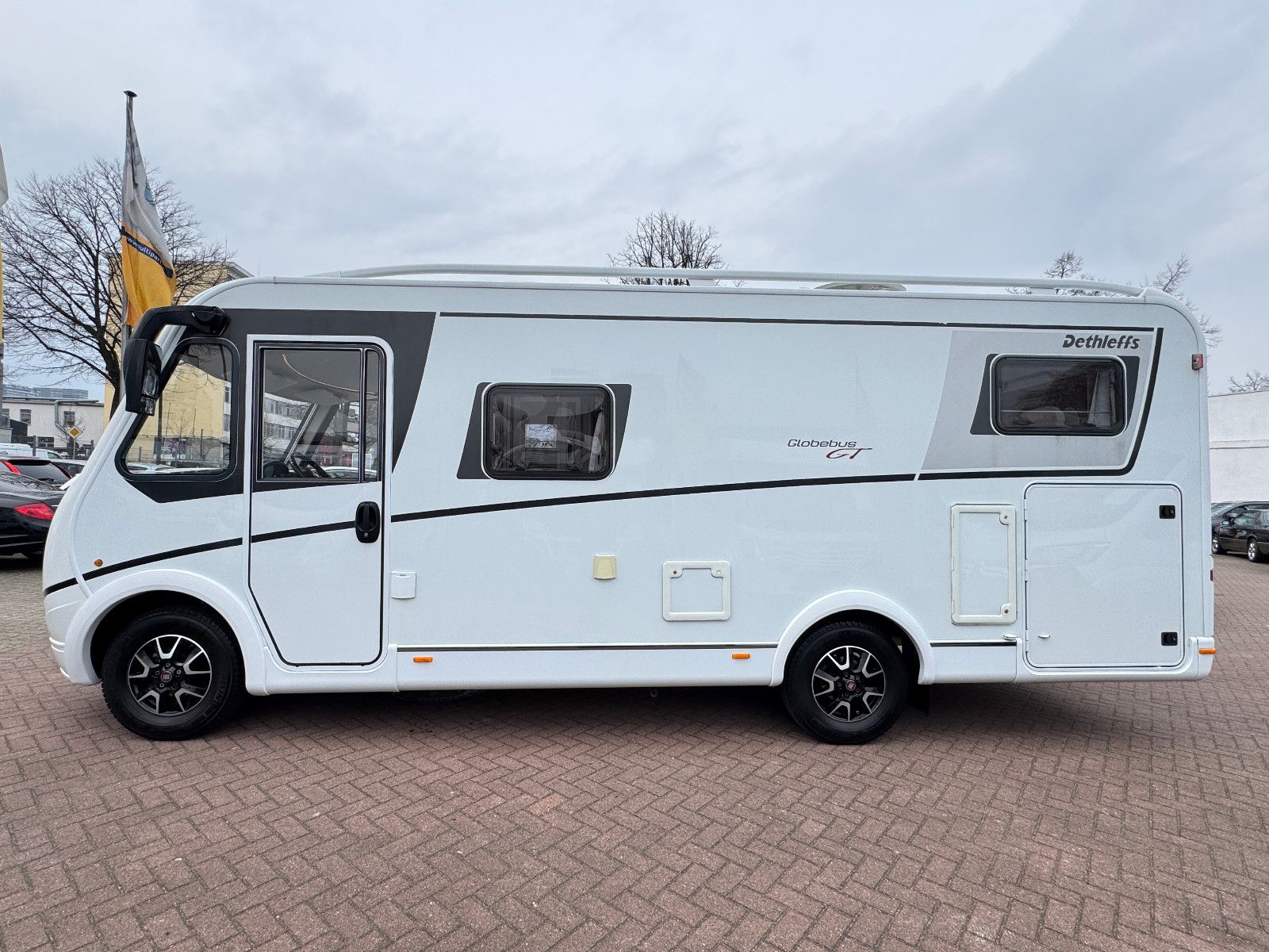 Fahrzeugabbildung Dethleffs Globebus I 006 GT PAKET WHITE 9GT SAT DACHKLIMA
